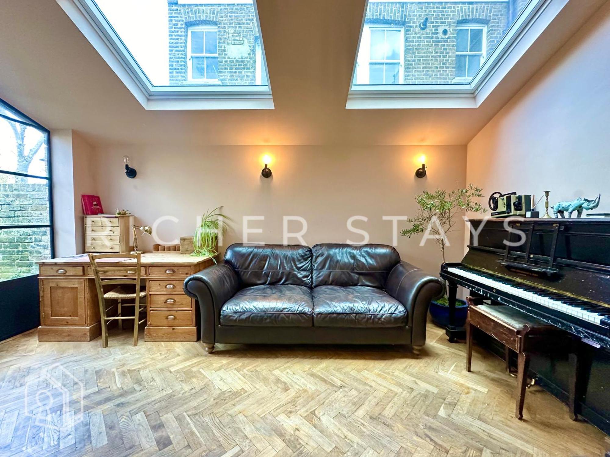 Bohemian Notting Hill Flat, Garden & Amenities