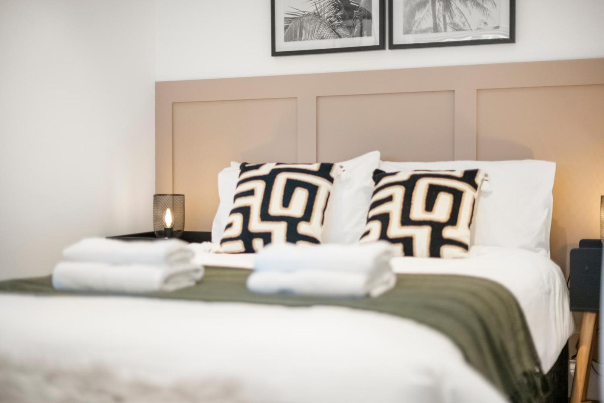 Stylish I Extended I Free Parking Apartment London