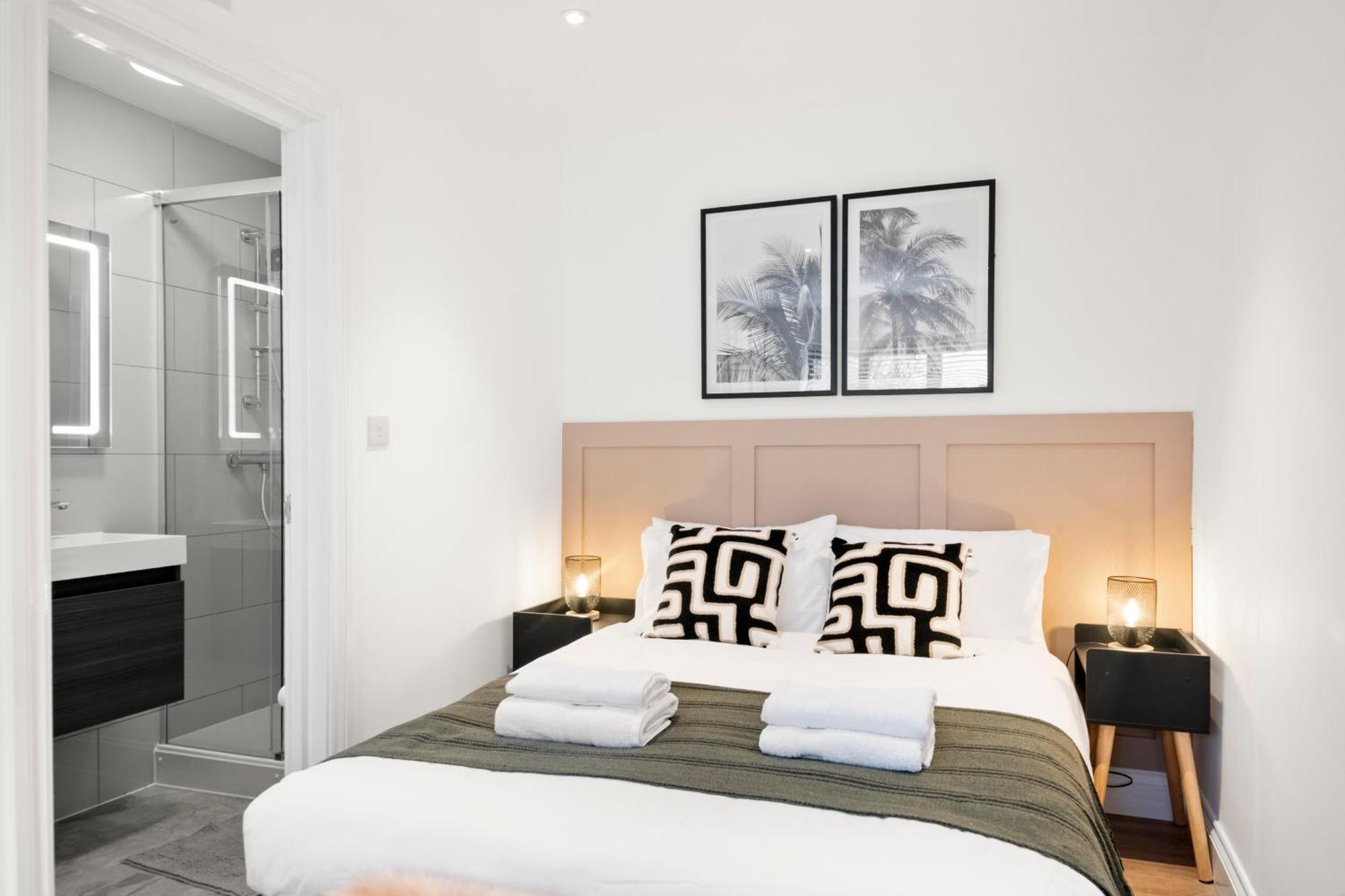 Stylish I Extended I Free Parking Apartment London