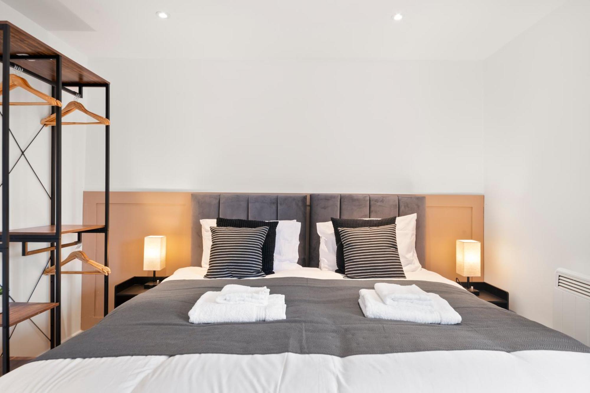 Stylish I Extended I Free Parking Apartment *