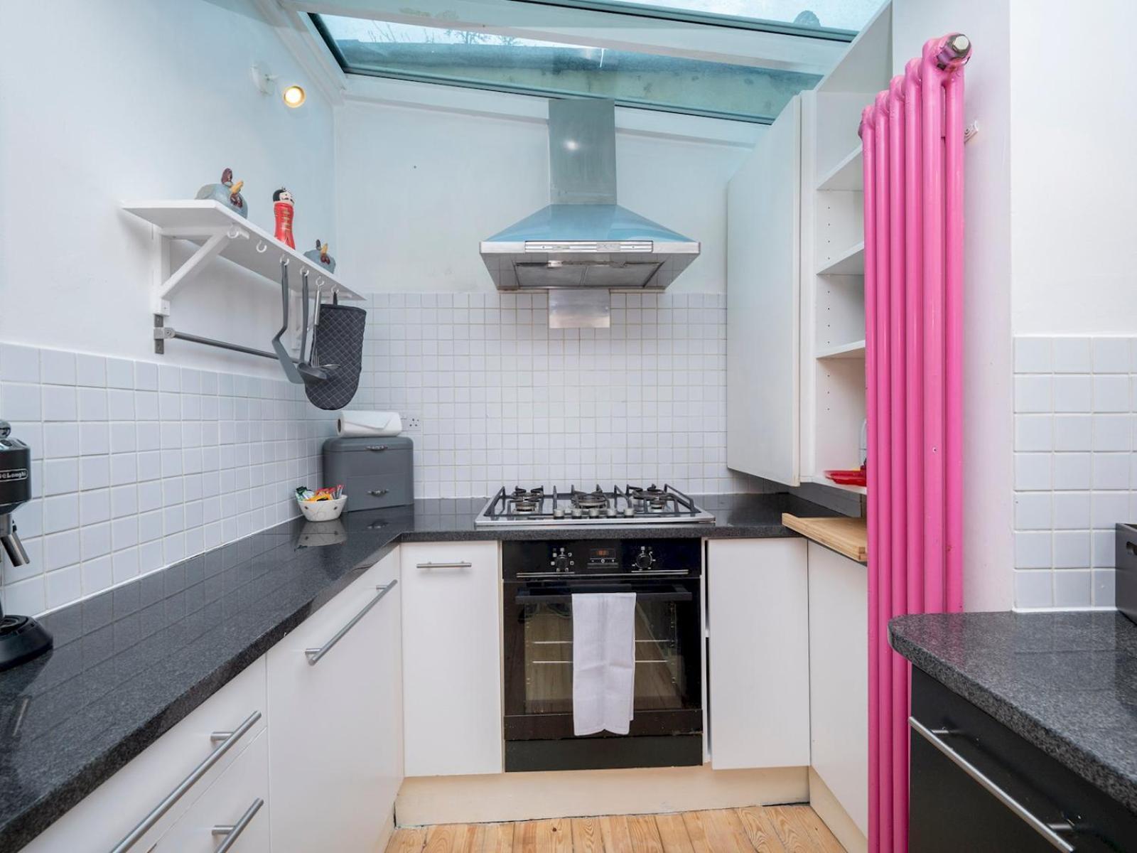 Holiday home Pass The Keys Airy 1850s Coach House With Private Balcony London
