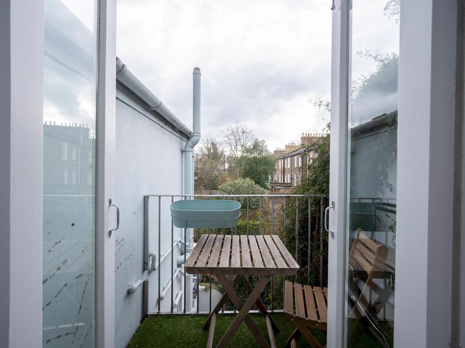 Pass The Keys Airy 1850s Coach House With Private Balcony Holiday home *