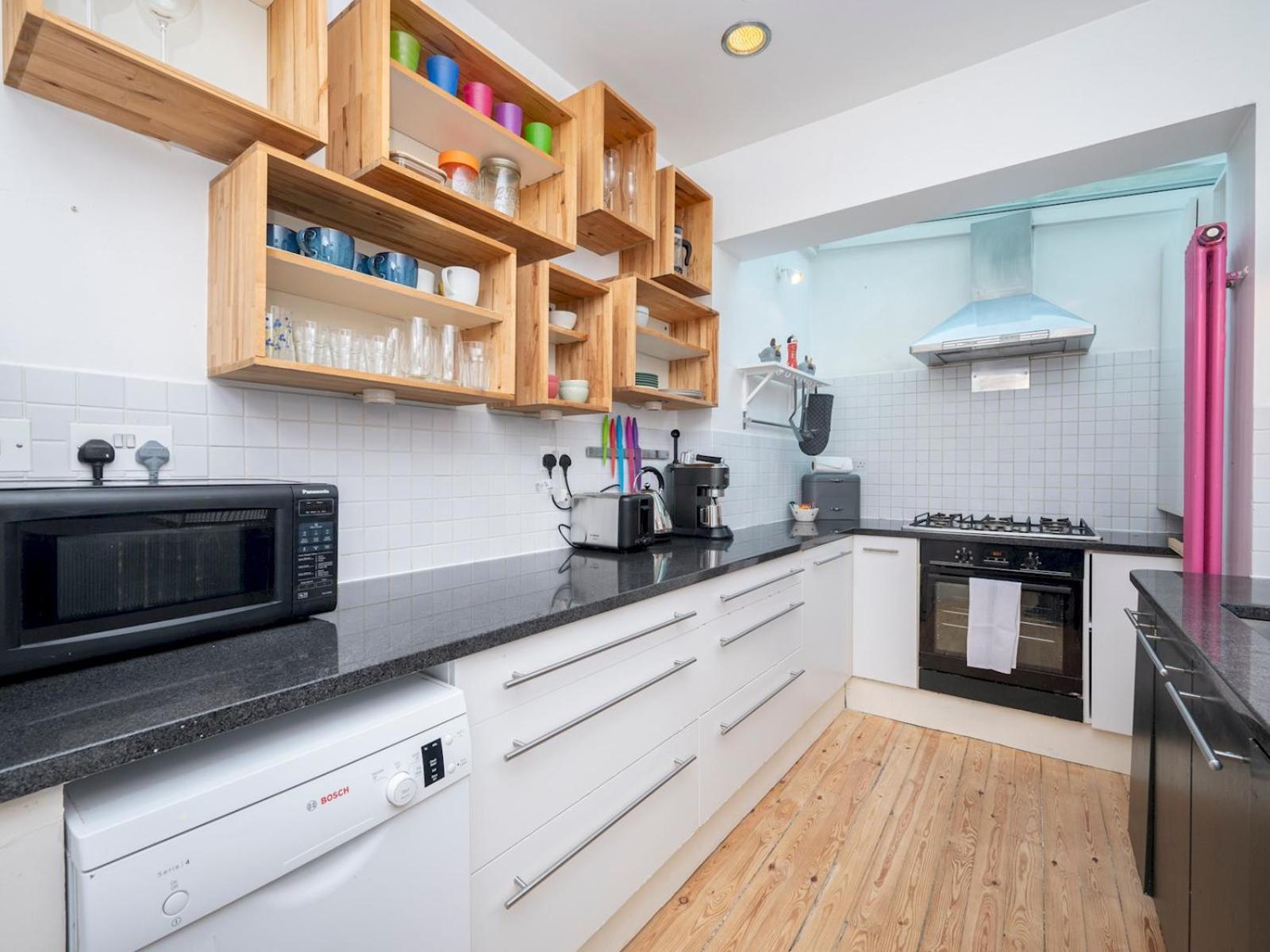Holiday home Pass The Keys Airy 1850s Coach House With Private Balcony London