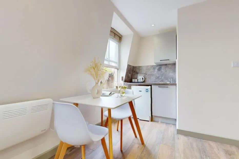 Netflix-13min To Battersea Park-smart Tv-wifi-wd Apartment *