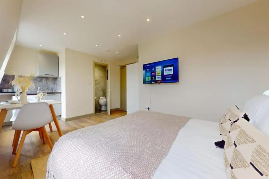 Netflix-13min To Battersea Park-smart Tv-wifi-wd London