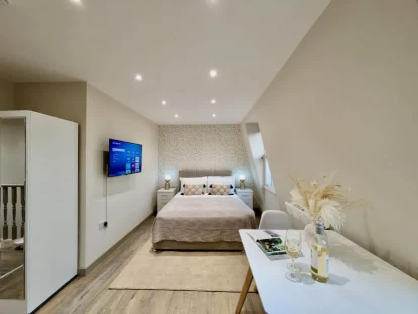 Netflix-13min To Battersea Park-smart Tv-wifi-wd Apartment London