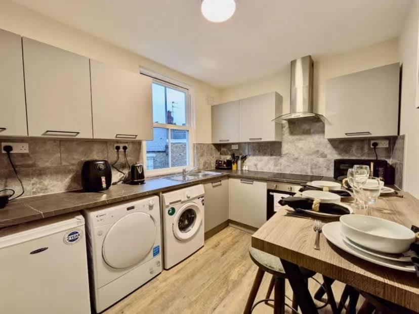 Netflix-13min To Battersea Park-smart Tv-wifi-wd Apartment London
