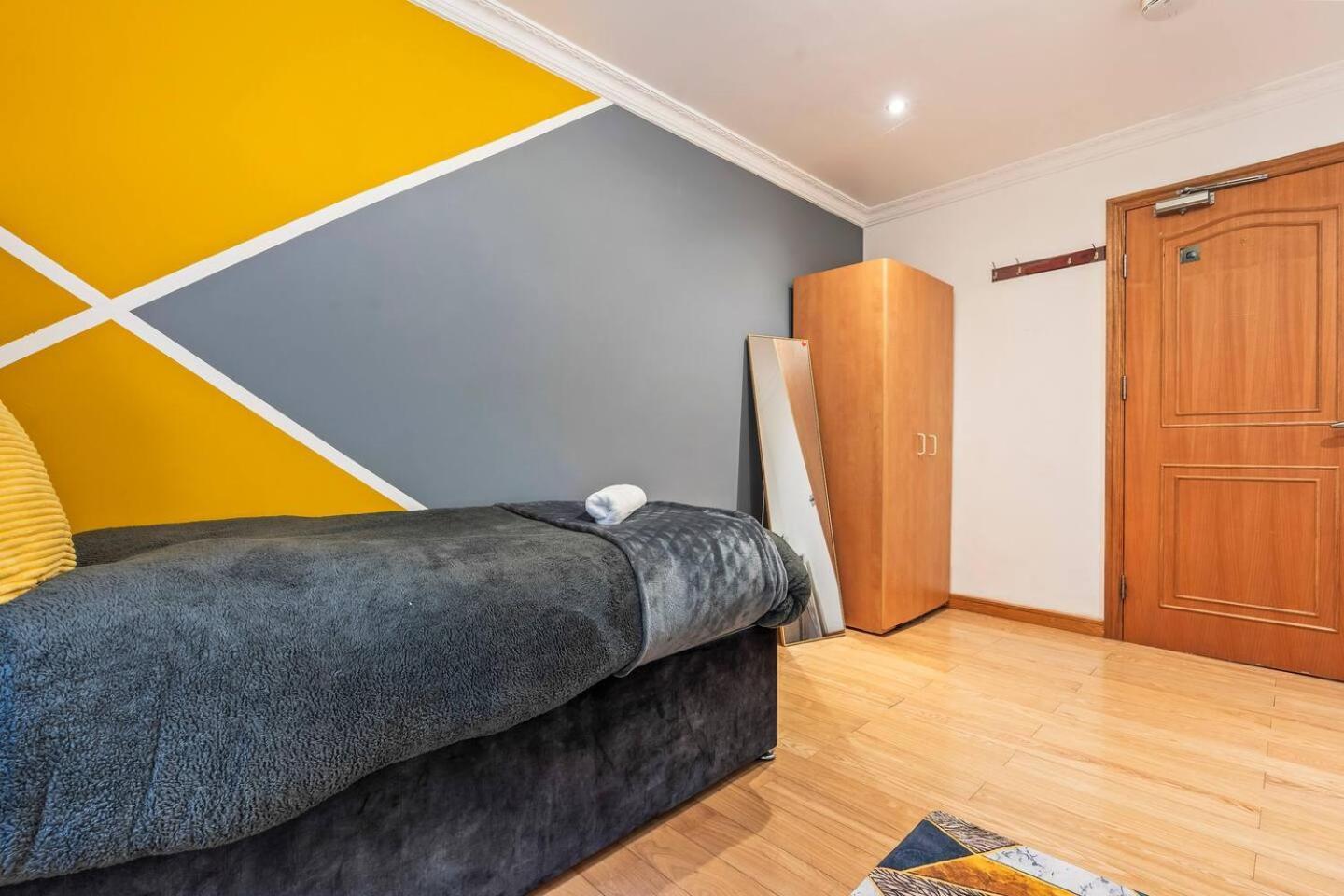 Apartment Exquisite 1br - Free Parking Only 5-mins Walk To Clapham Junction Station *