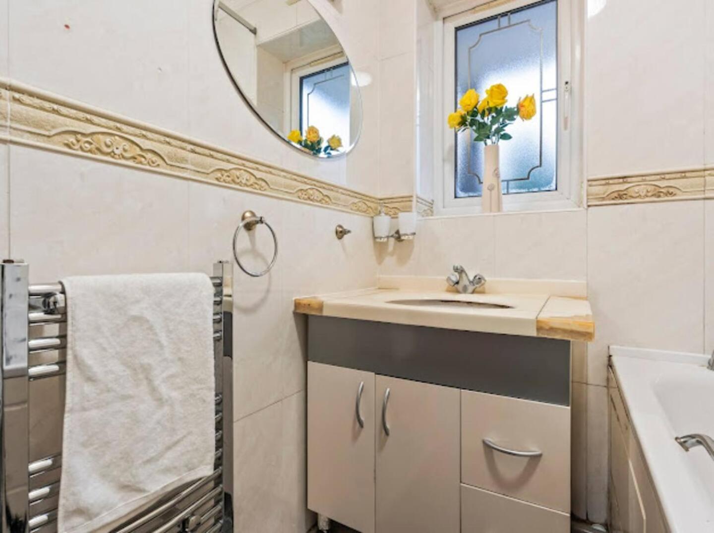 Exquisite 1br - Free Parking Only 5-mins Walk To Clapham Junction Station *
