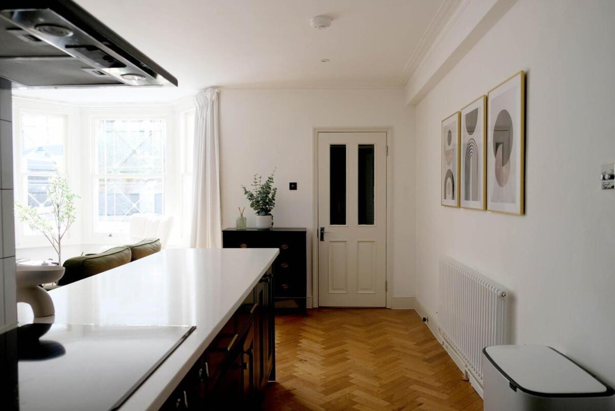 Lux & Stylish 2-bed Flat In West Kensington Apartment