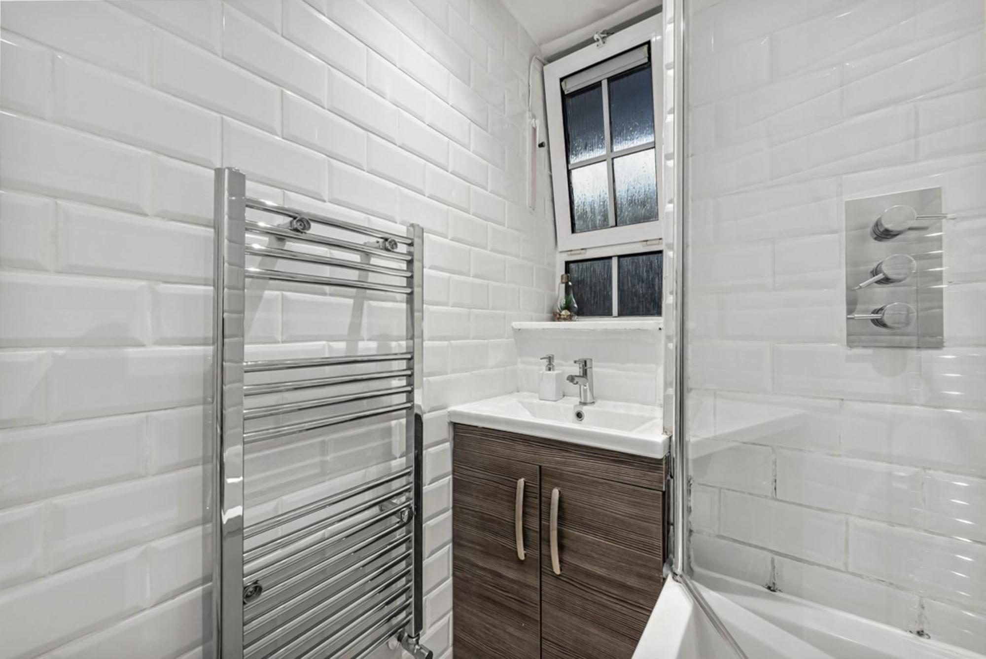 Stunning Modern 2 Bed Near Eye London