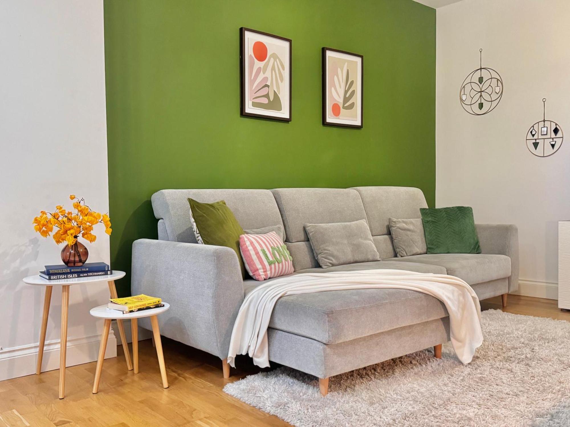 Apartment Modern 1-bed 30min To & Parking