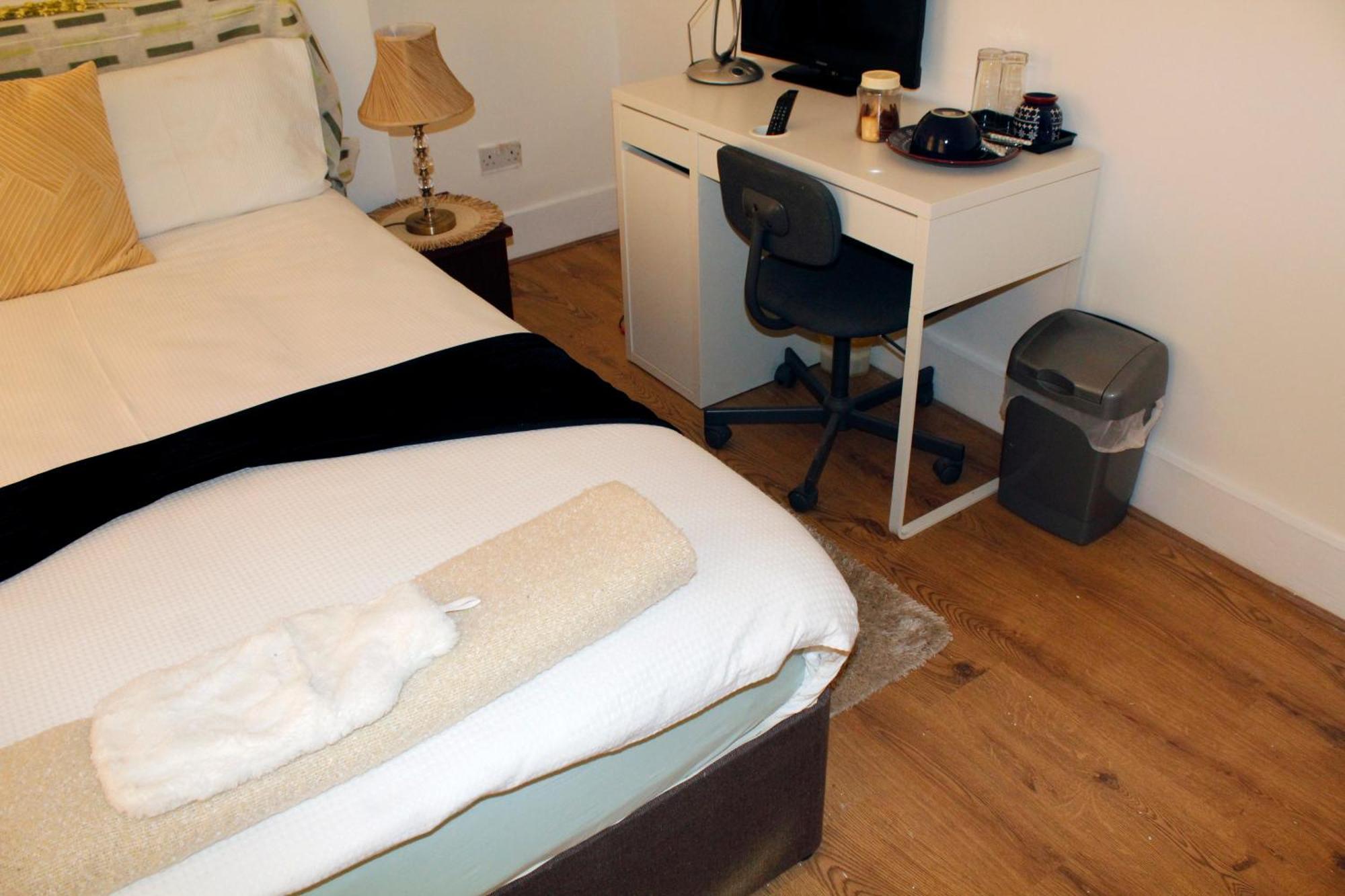 Holiday home Earlycheckin Spacious House W Parking In *