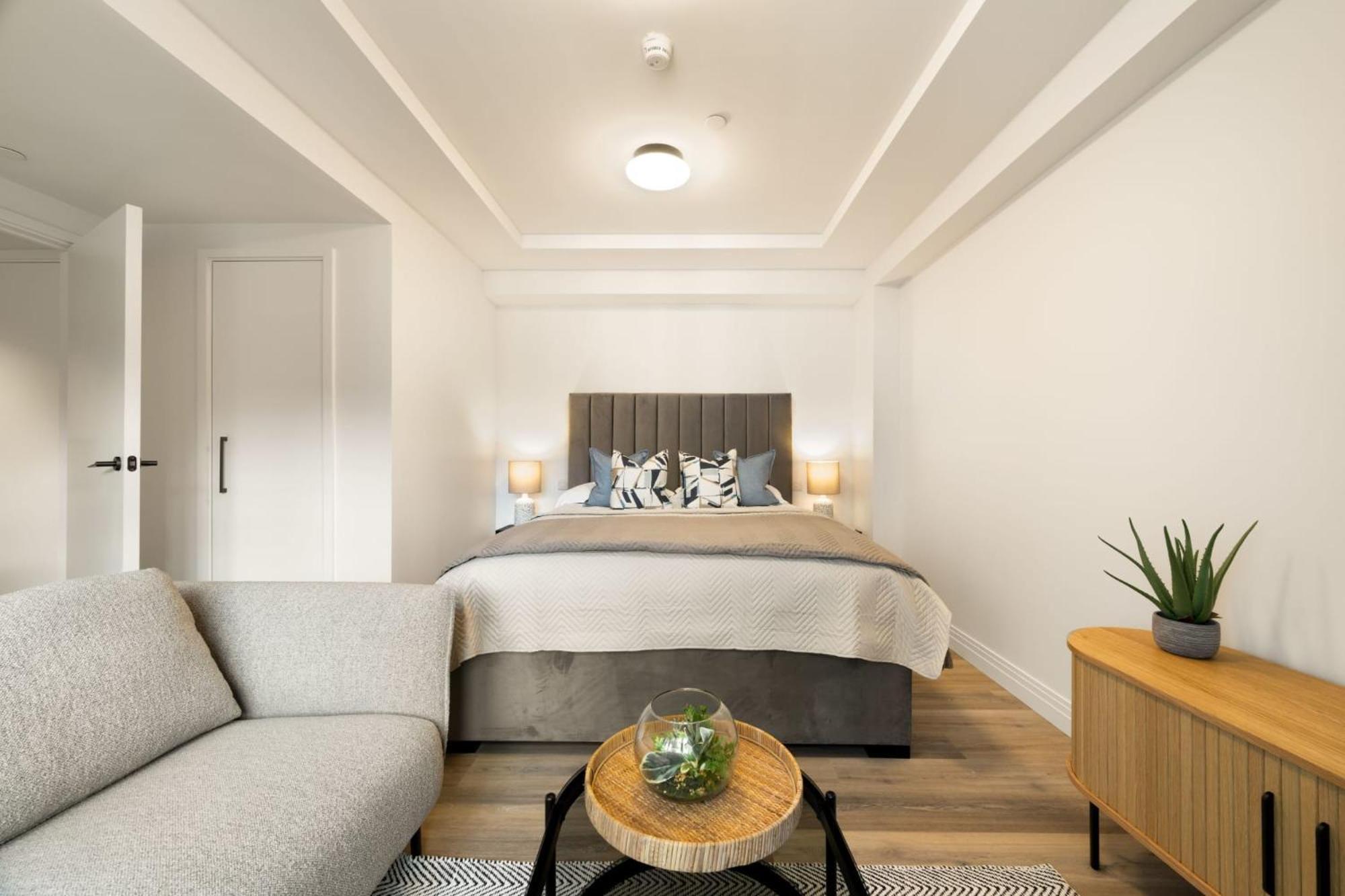 Dolphin House - Serviced Living In Apartment *