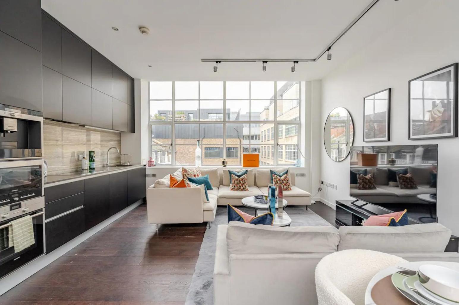 Luxury 3 Bed Soho Apartment London