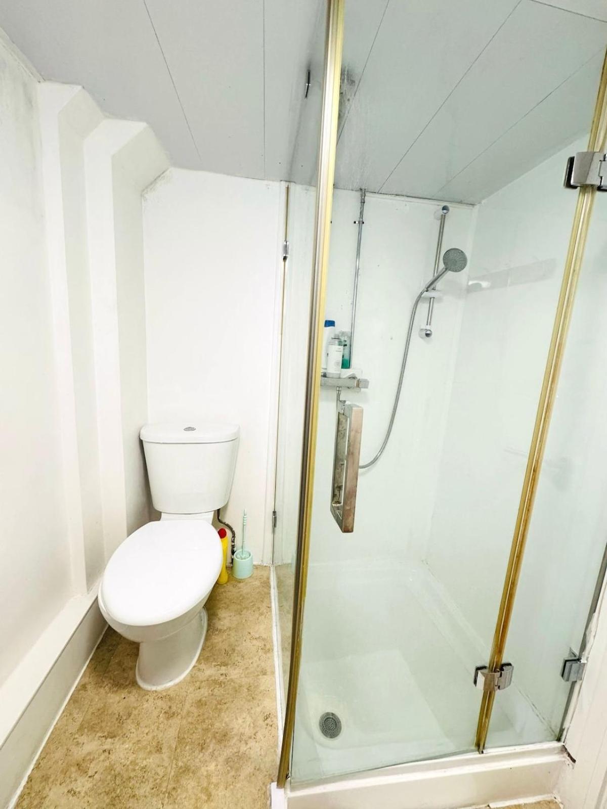 Stunning One Bedroom Flat In A Good Location *