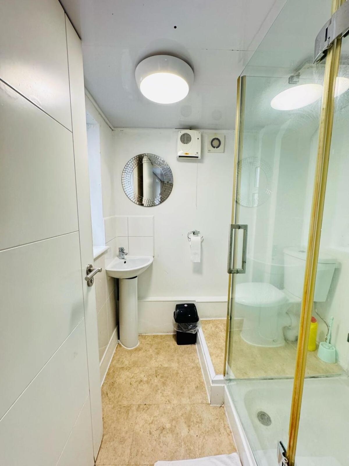 Stunning One Bedroom Flat In A Good Location Apartment