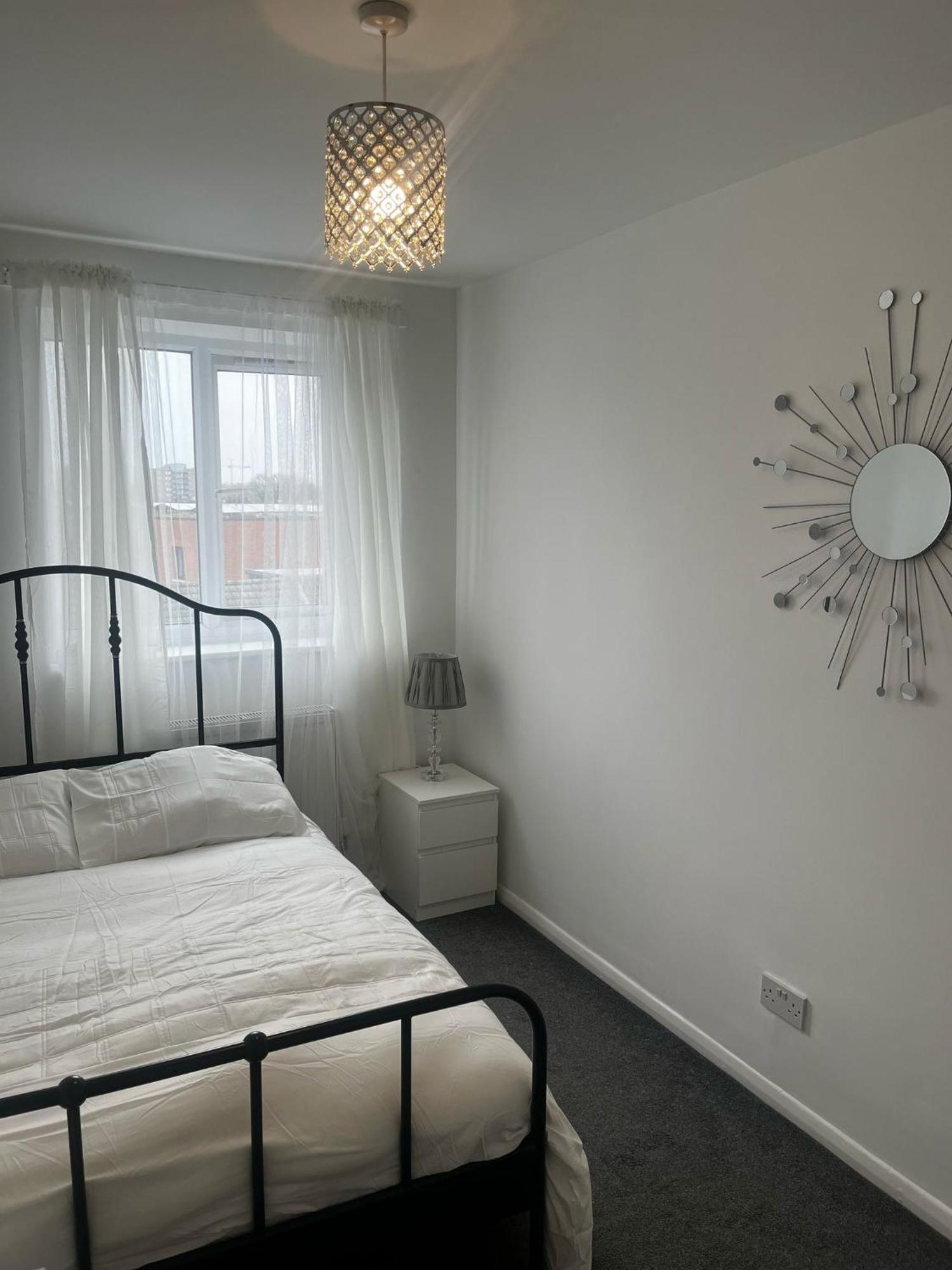 Cozy 2Br Flat , 5 Minutes From Sydenham Train Station * London
