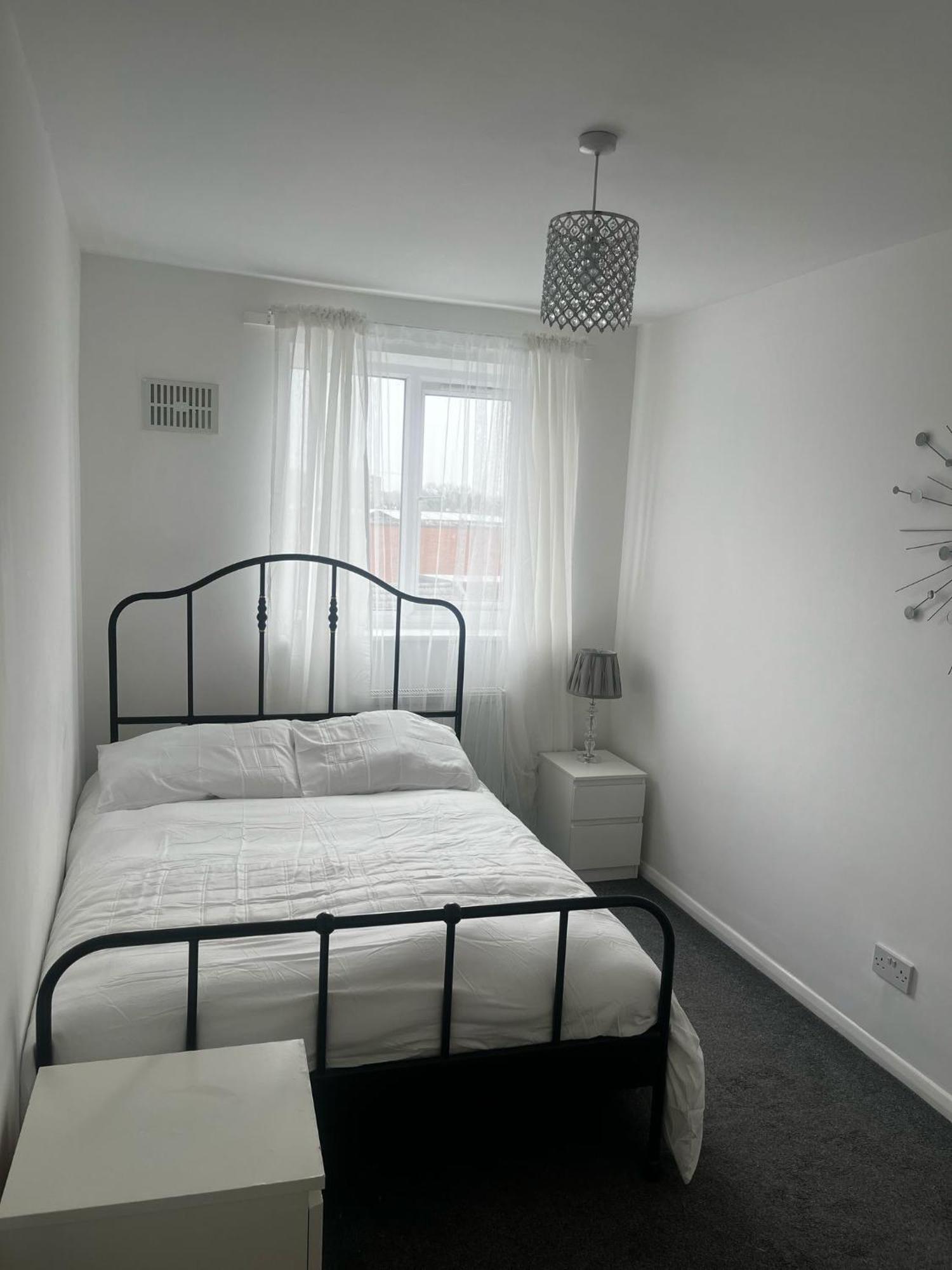 Cozy 2Br Flat , 5 Minutes From Sydenham Train Station * London