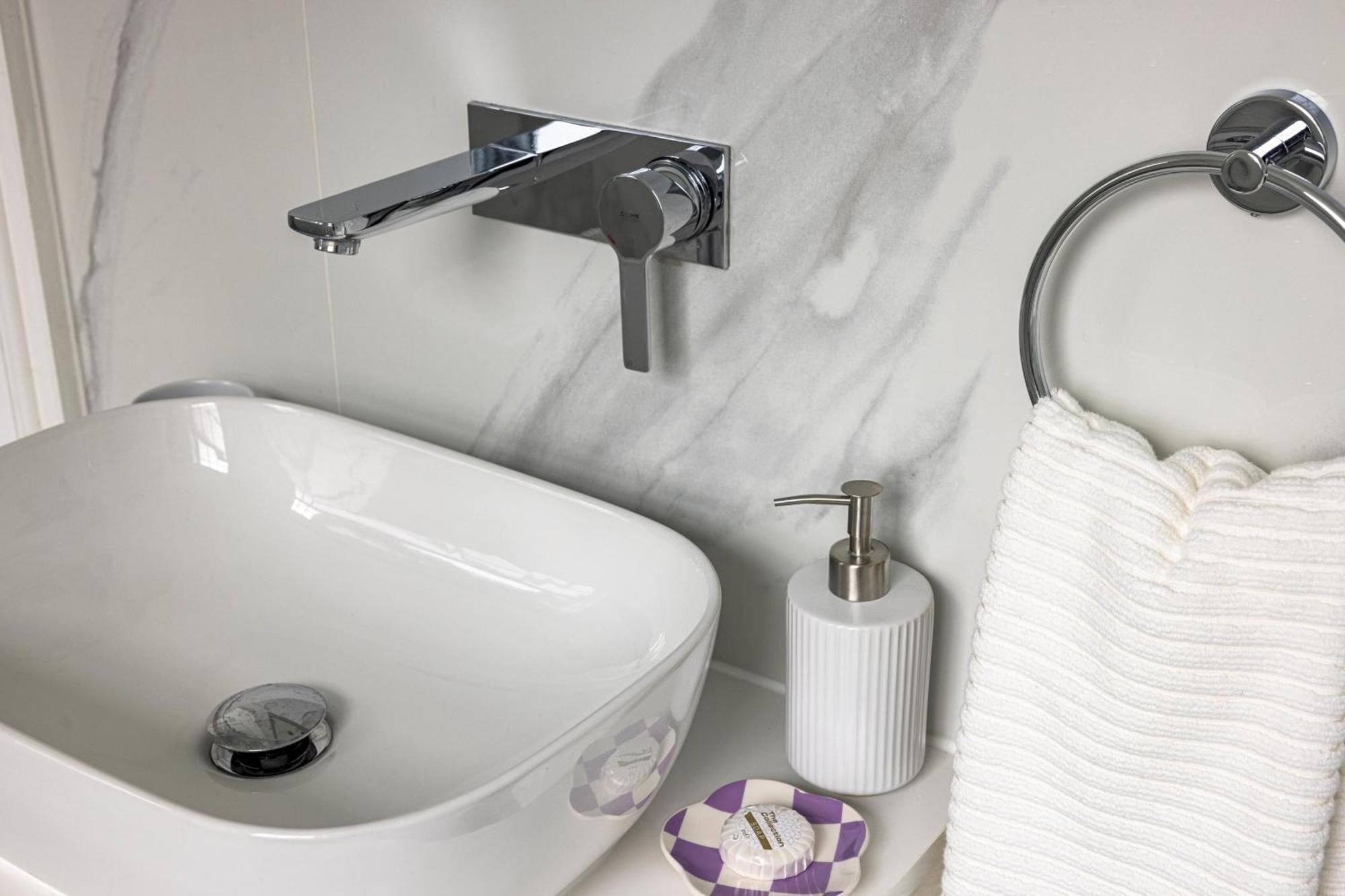 Vakantiehuis 3-bdr Stunning Lux Parking *