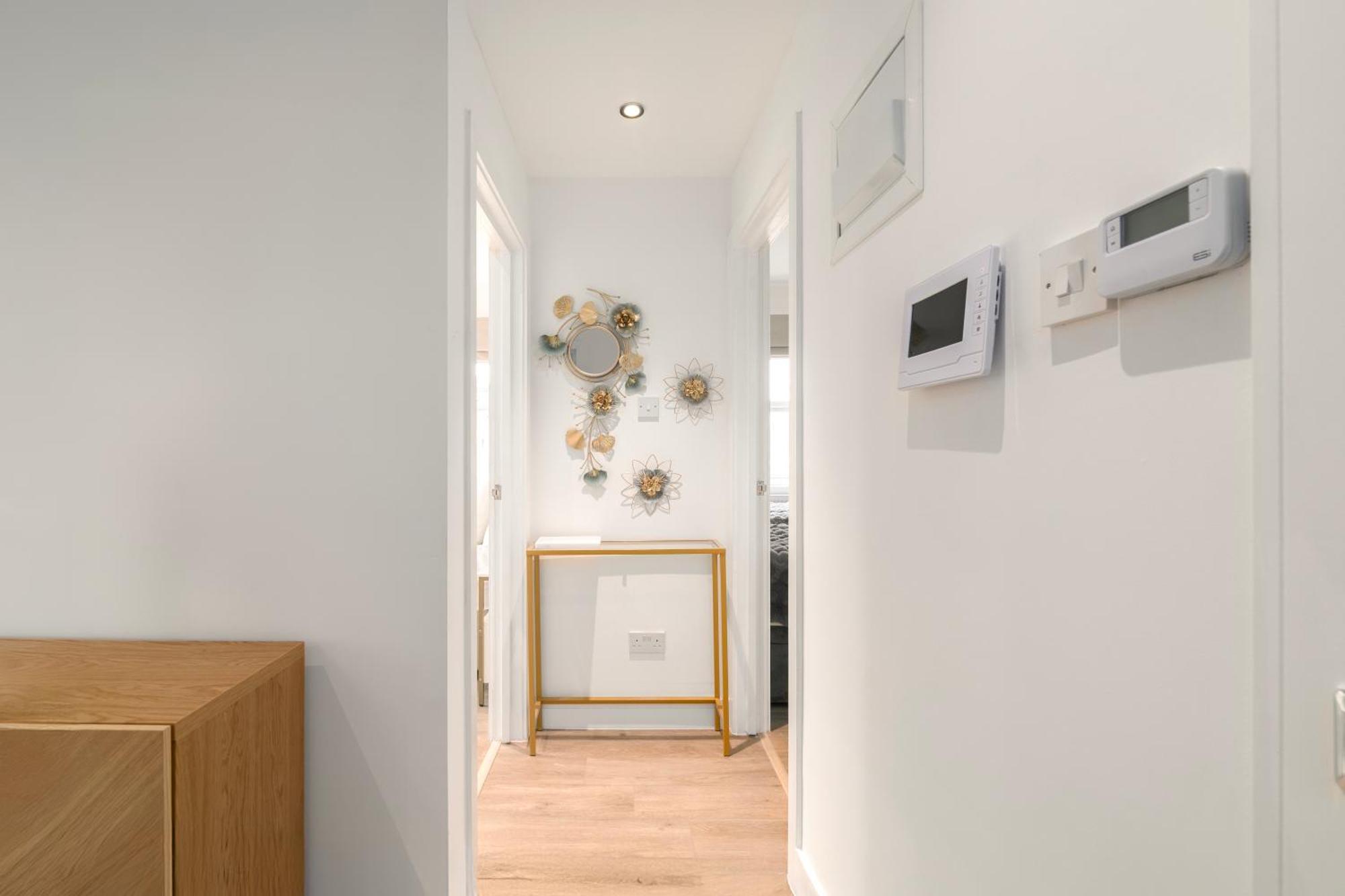 Battersea Park & Power Station, Embassy Newly Renovated Elegant 2bed Apartment London