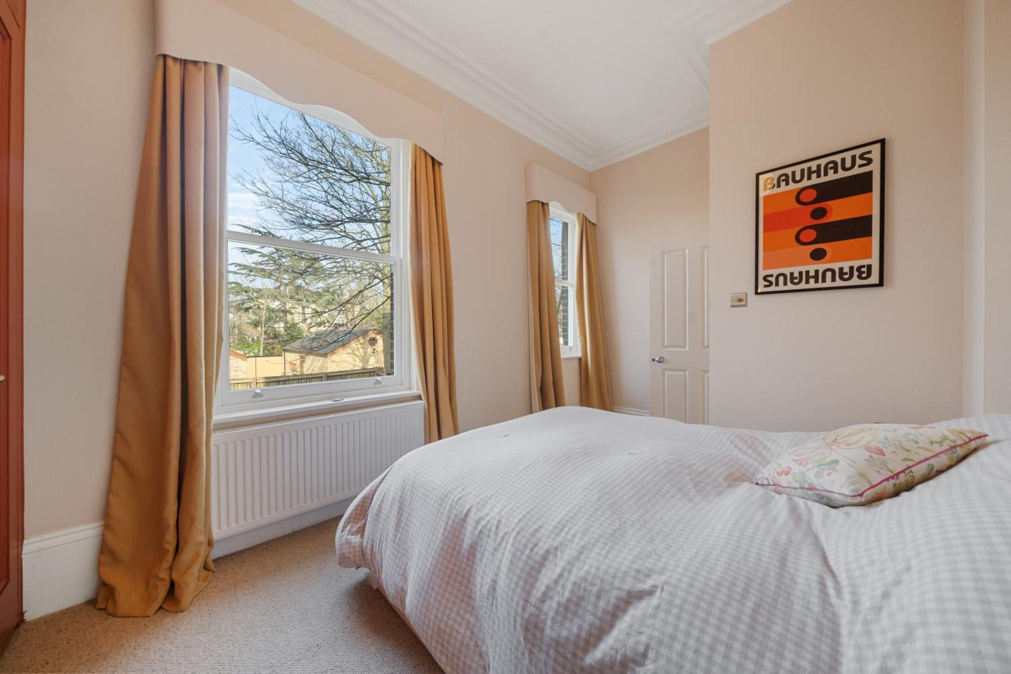 Spacious & Luxurious 2-bedroom Edwardian
