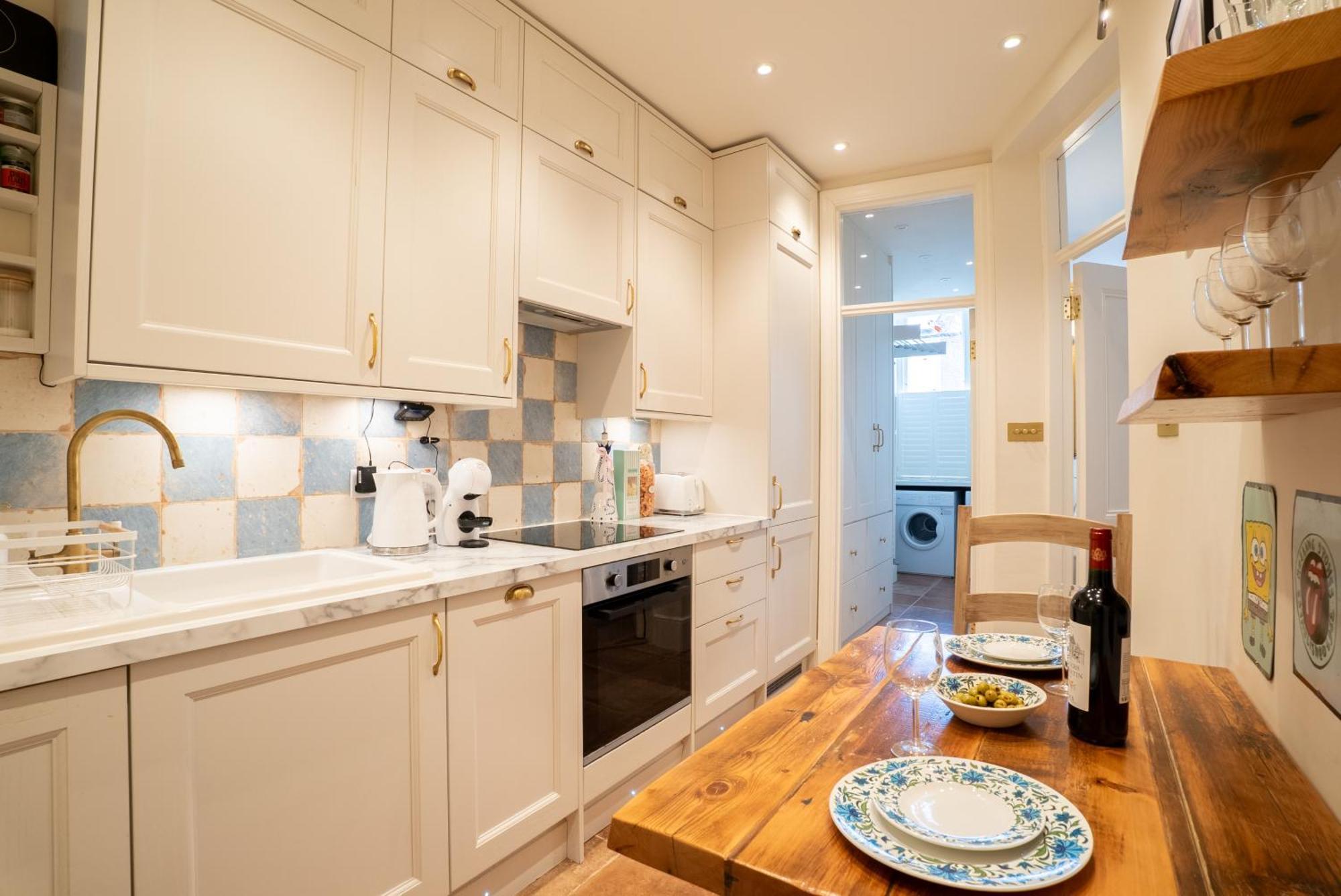 The Plush Putney Retreat Apartment *
