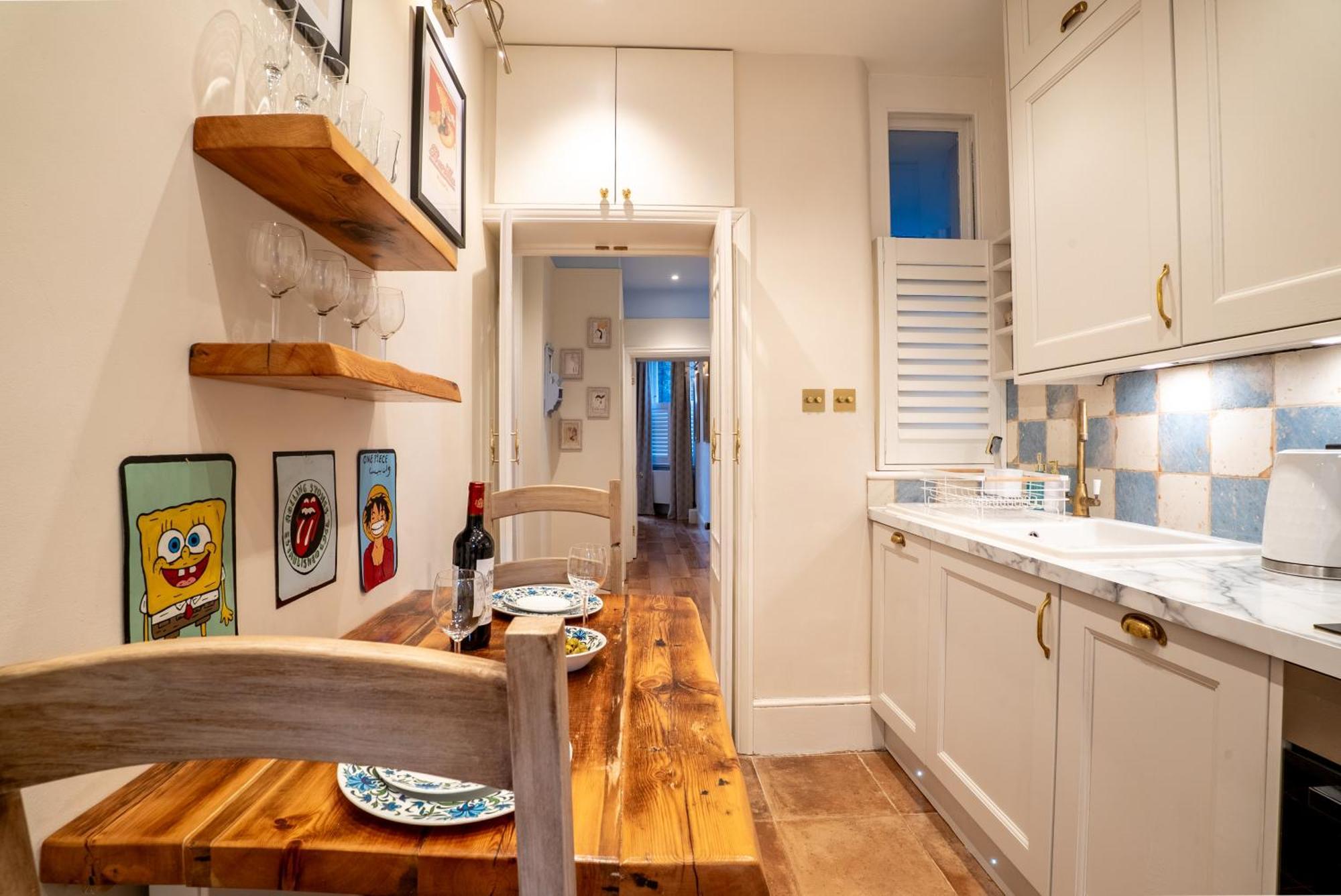 The Plush Putney Retreat Apartment