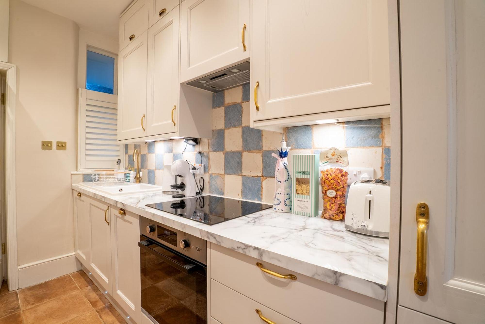 The Plush Putney Retreat Apartment