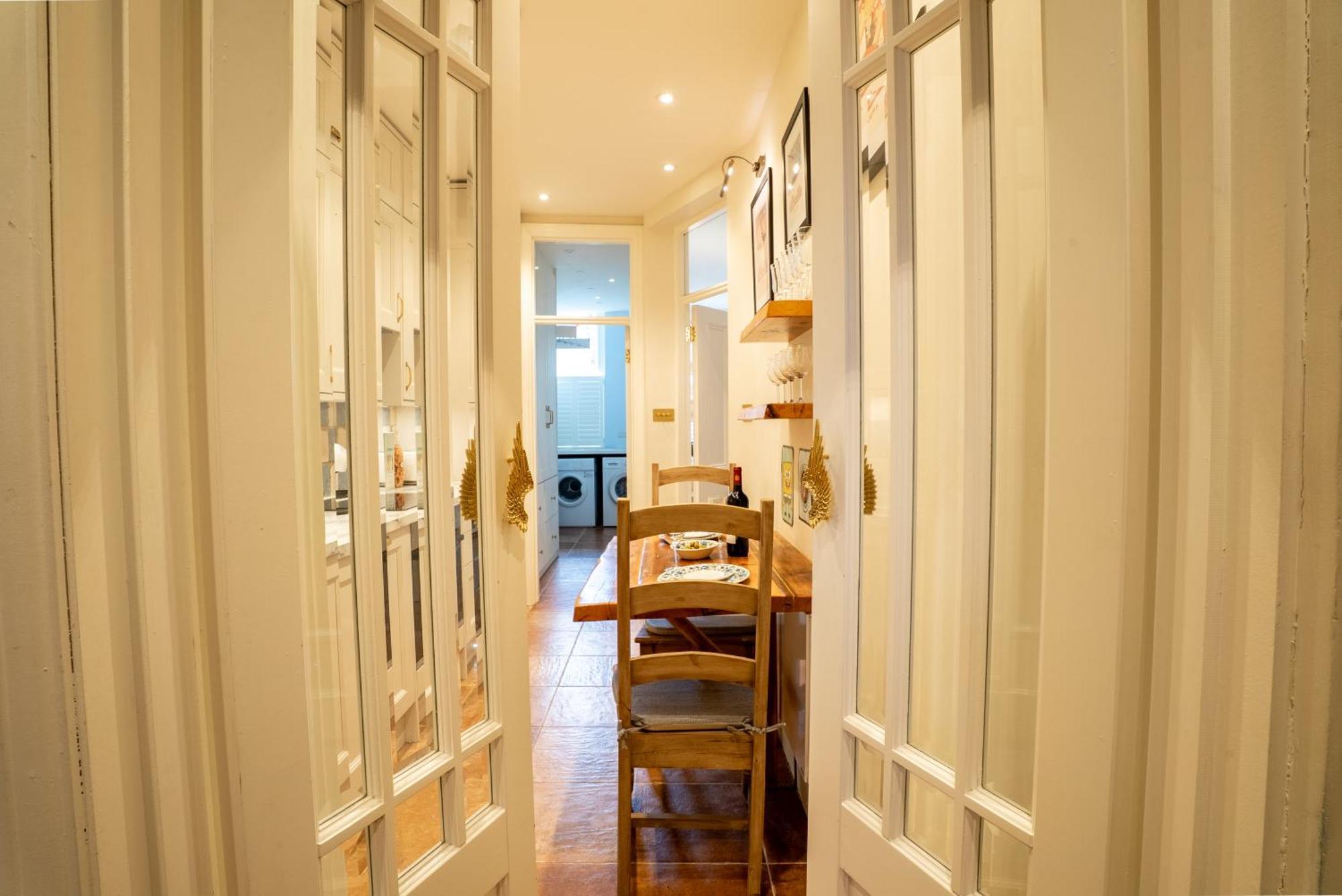Apartment The Plush Putney Retreat