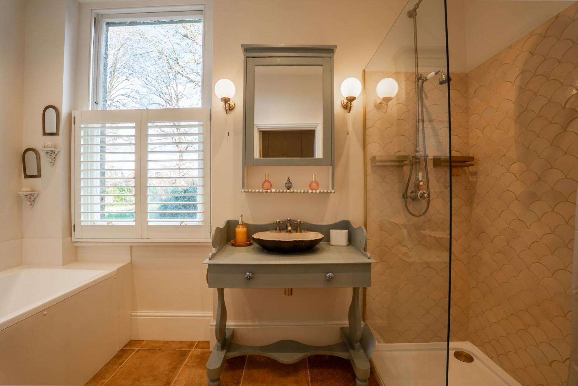 The Plush Putney Retreat *
