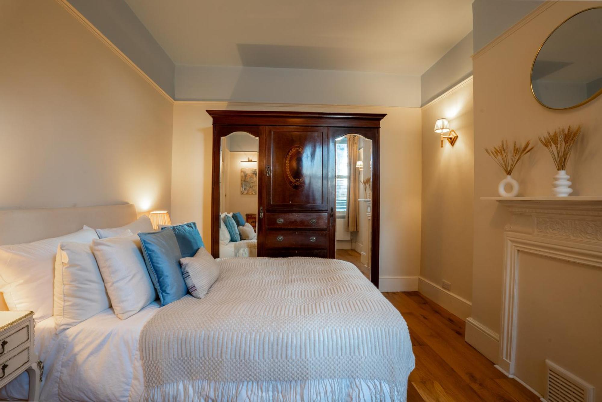 The Plush Putney Retreat Apartment London