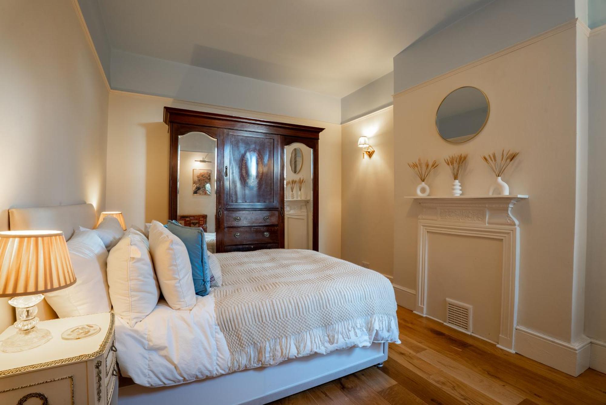 The Plush Putney Retreat Apartment *