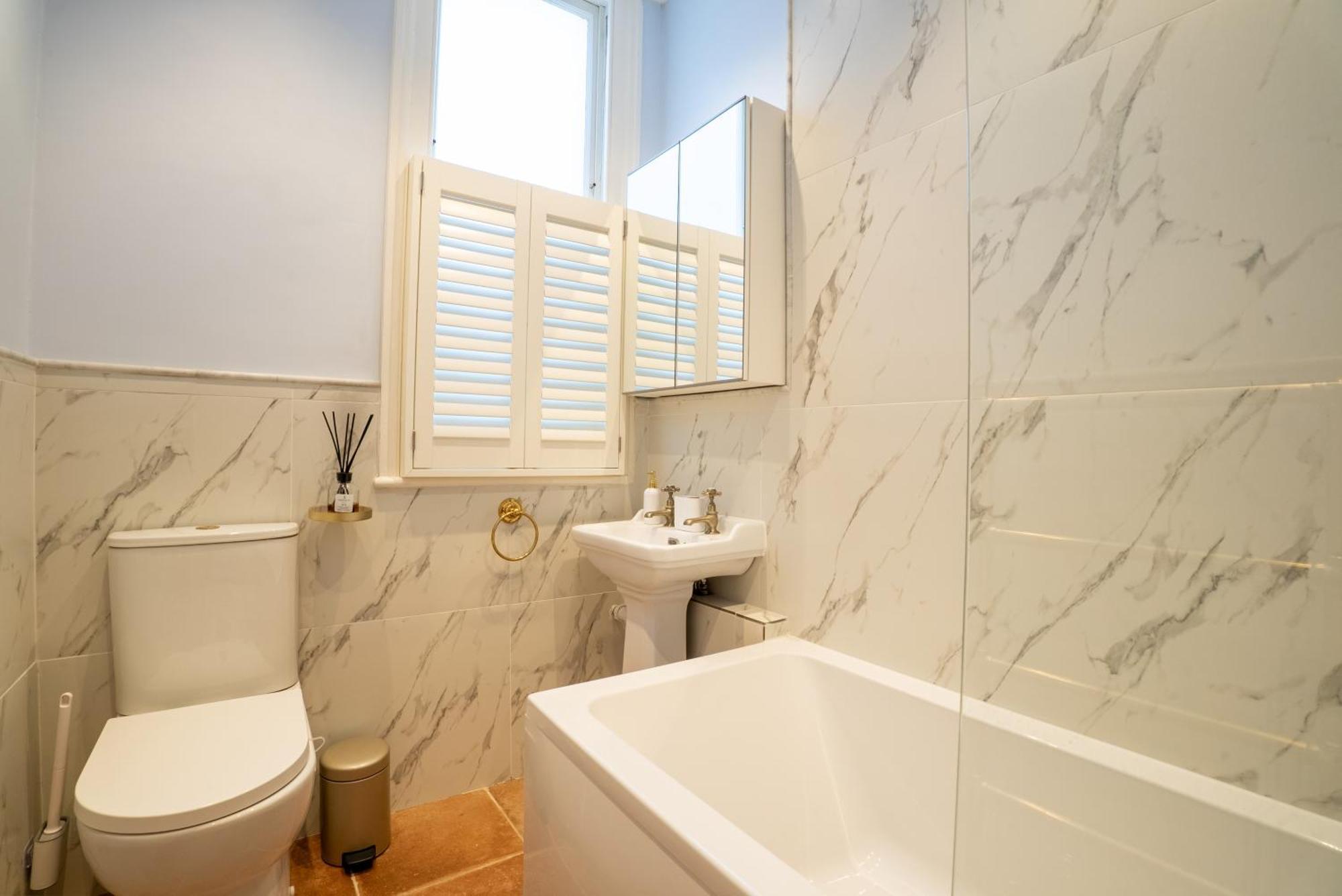 The Plush Putney Retreat * London