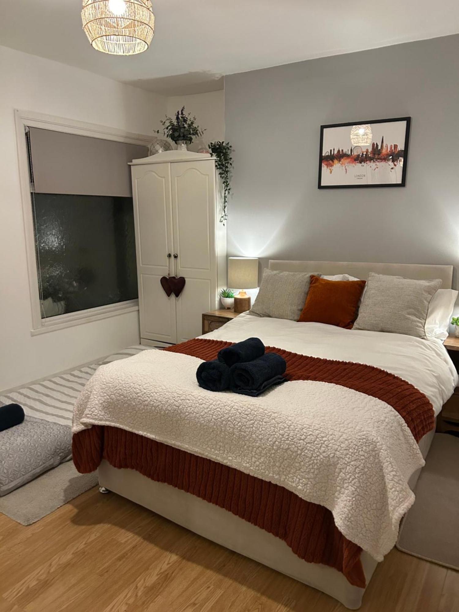Zone 2, Private, Cosy Near Canary Wharf London
