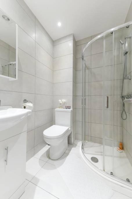 Impeccable In Long & Short Apartment *