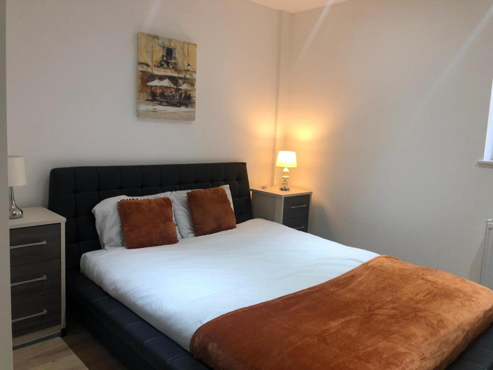 Impeccable In Long & Short Apartment *