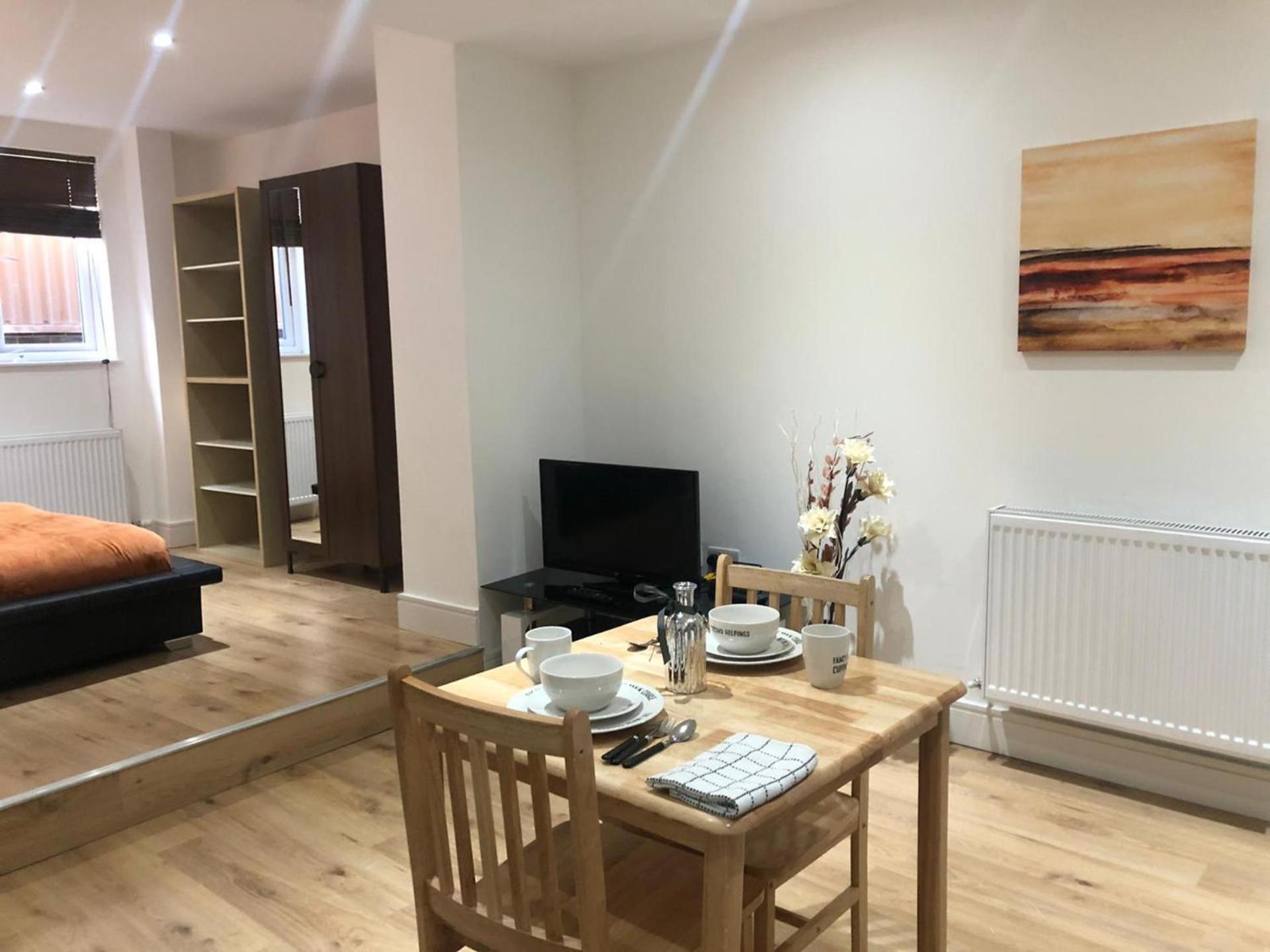 Apartment Impeccable In Long & Short London