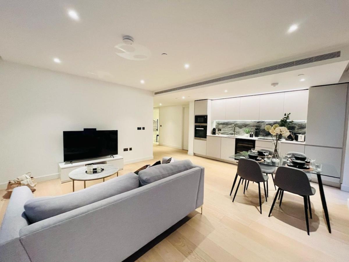 Luxury In White Living - Ideal For Family & Business Apartment London