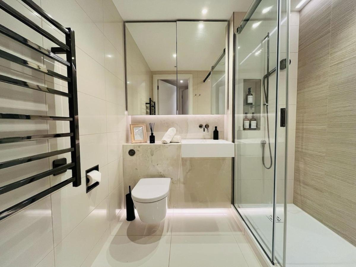 Luxury In White Living - Ideal For Family & Business London