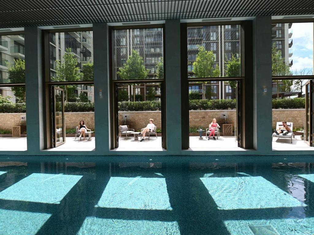Apartment Luxury In White Living - Ideal For Family & Business