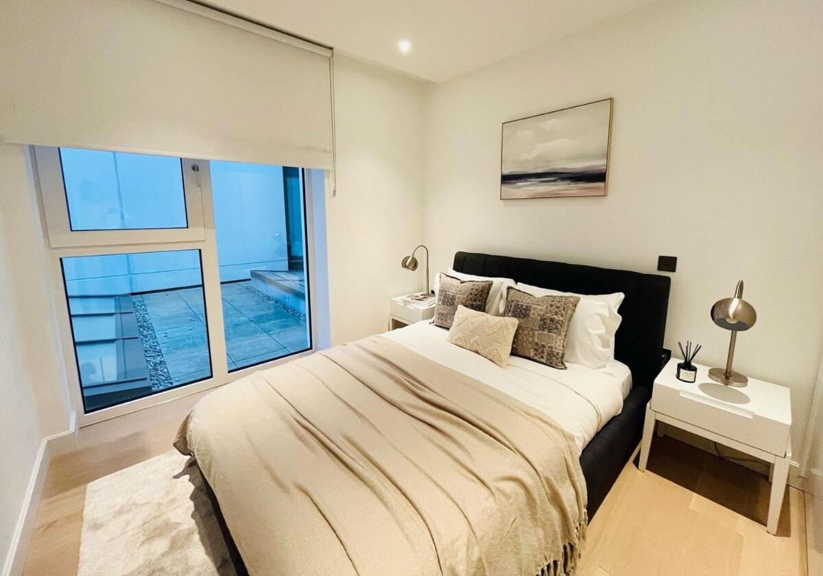 Luxury In White Living - Ideal For Family & Business Apartment London