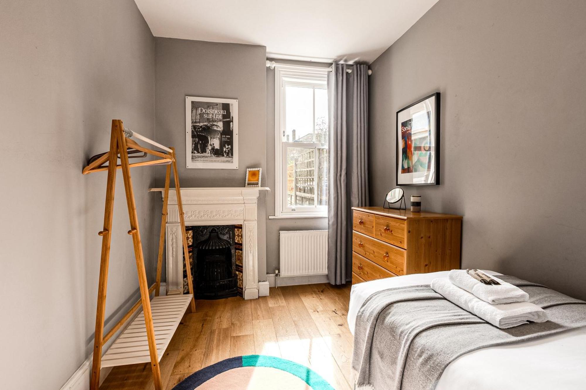 Appartement 2-br Gem In Leafy Sydenham Area With Private Garden Londen