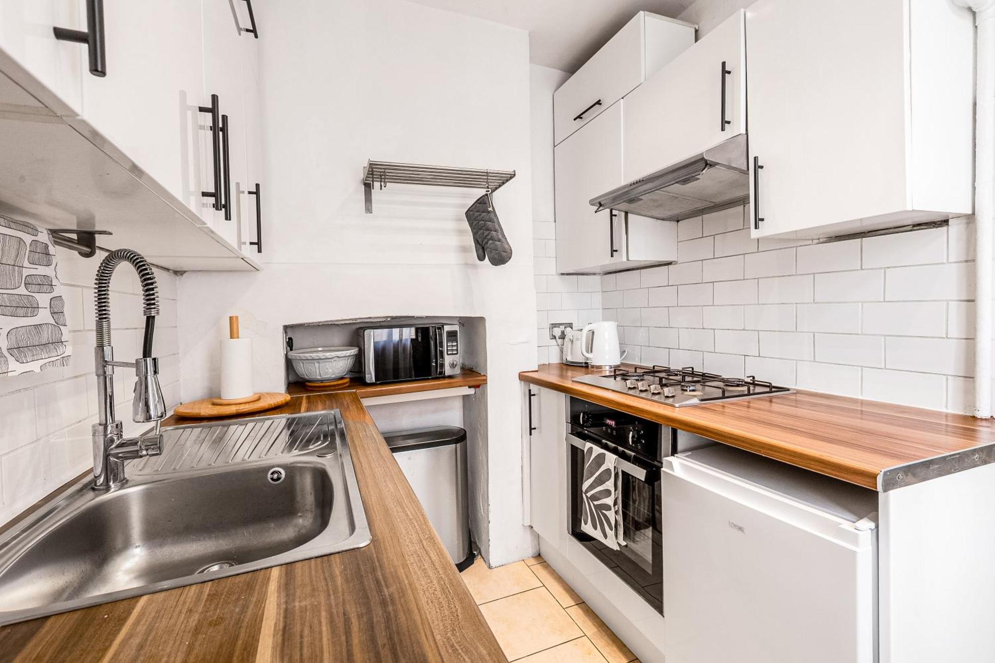 2-br Gem In Leafy Sydenham Area With Private Garden Appartement Londen