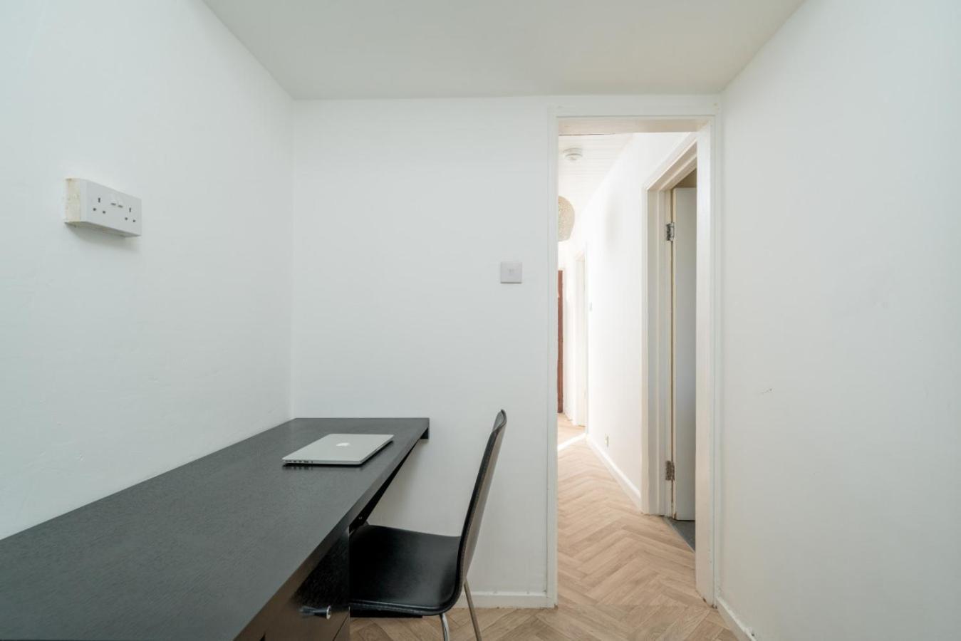 Stylish 3 Bed With Gardens Fast Transport Links Holiday home London