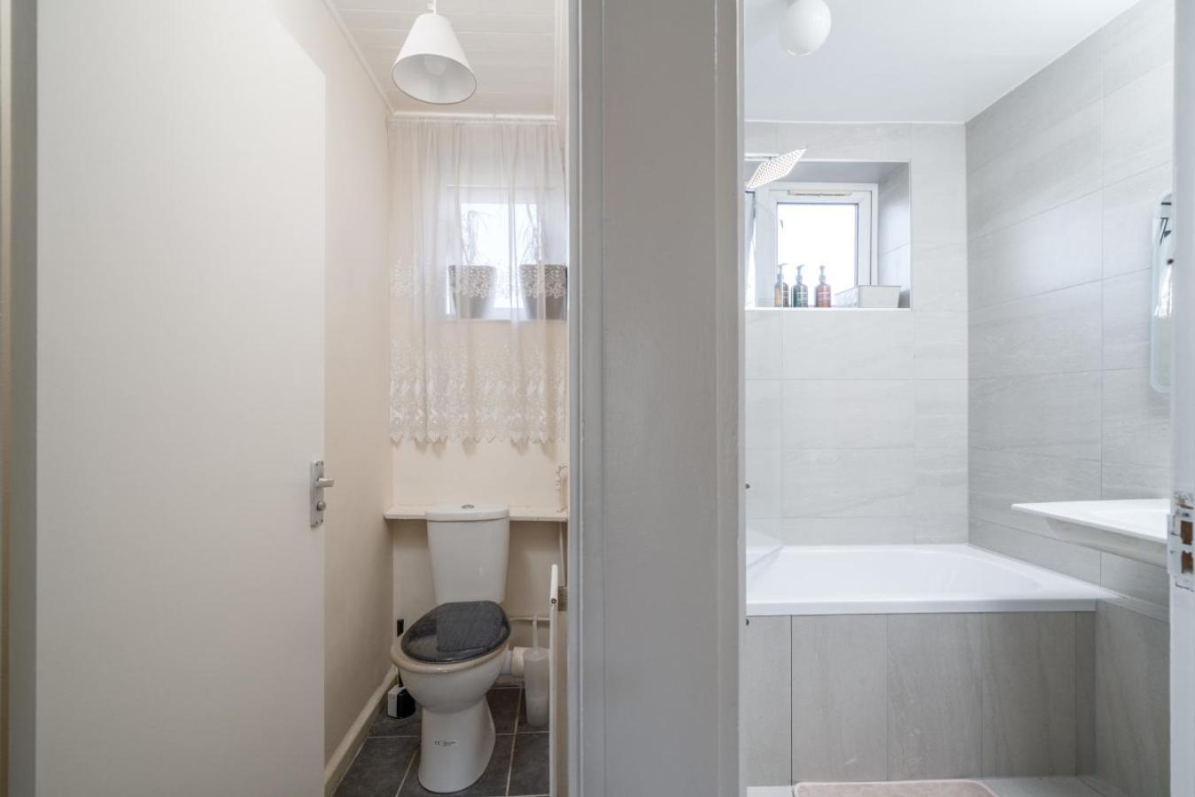 Holiday home Stylish 3 Bed With Gardens Fast Transport Links London