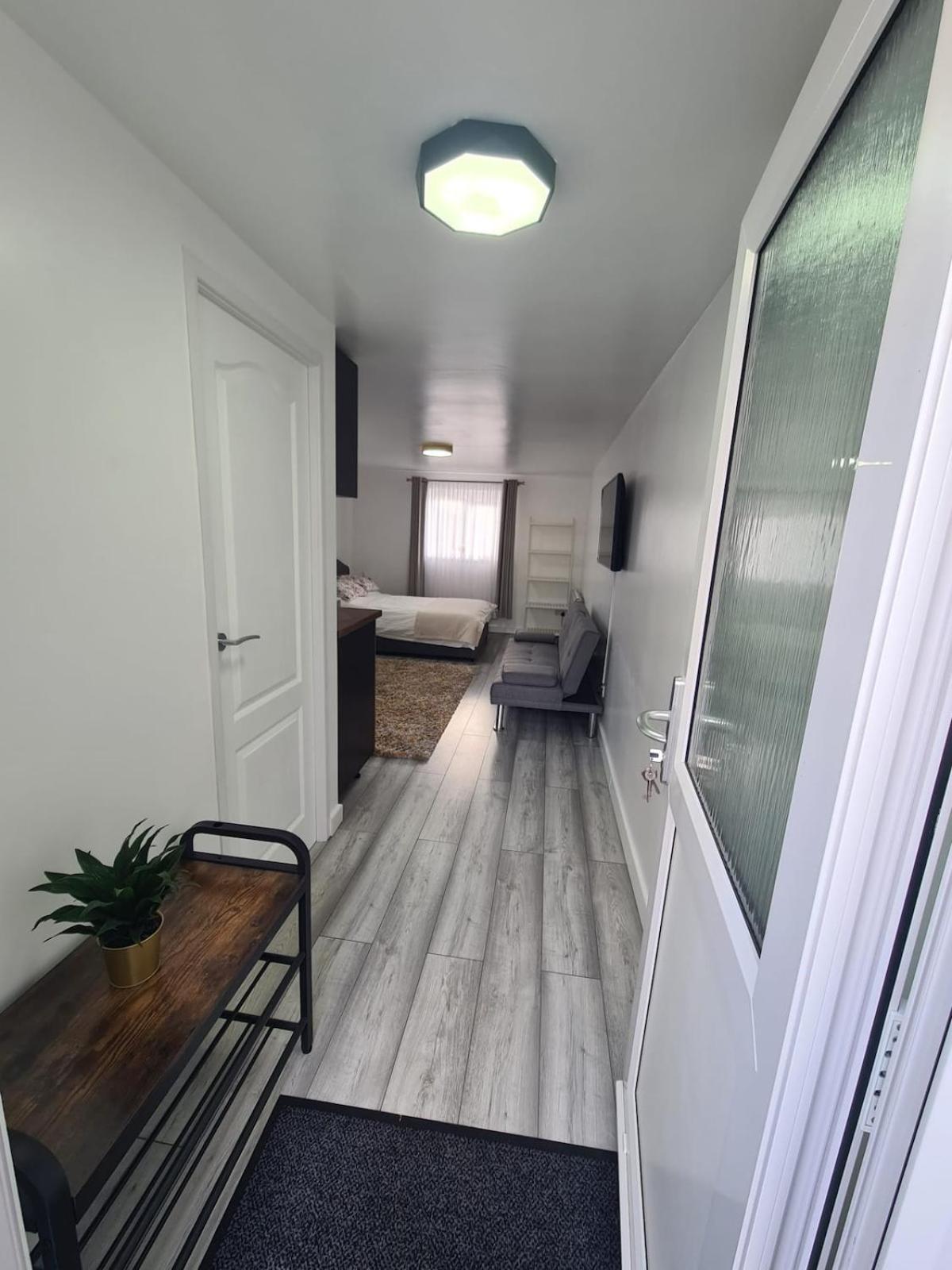 Garden Self Contained In Apartment