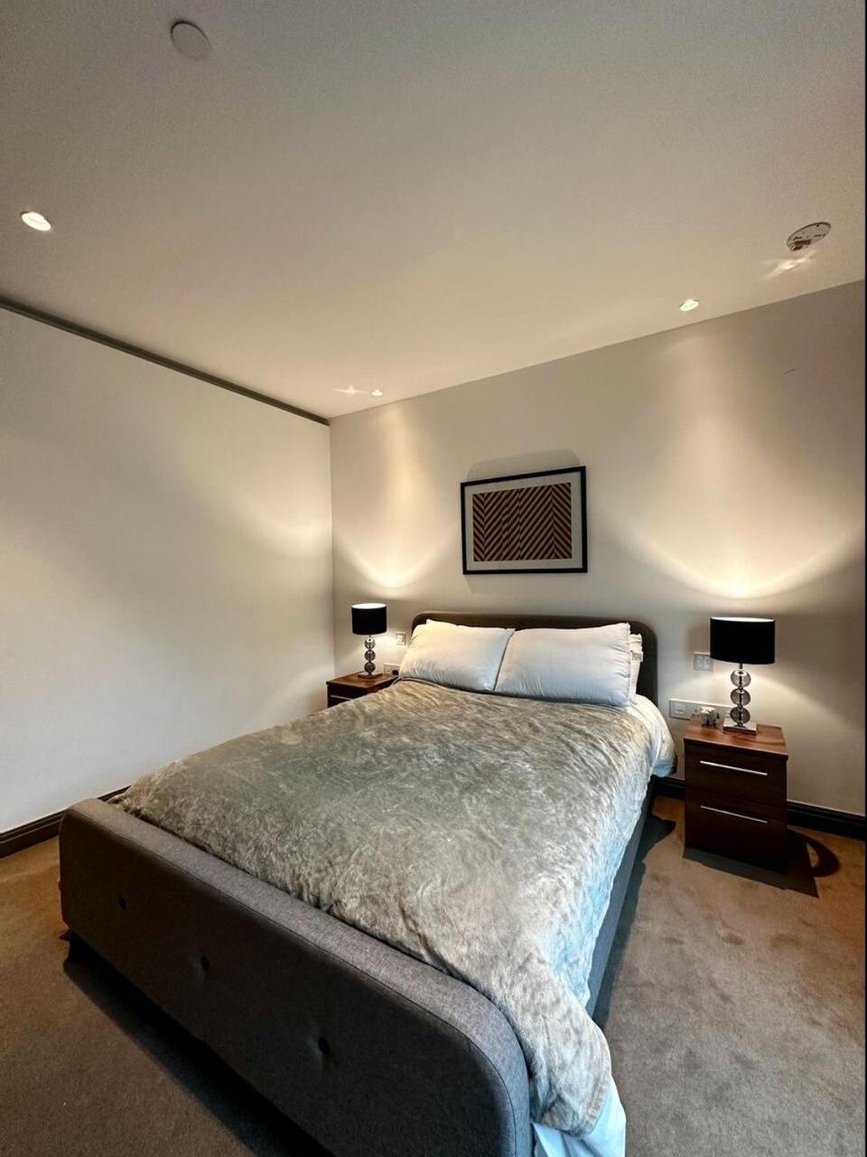 Iconic Luxury 2 Bed 2 Bath Apartment *