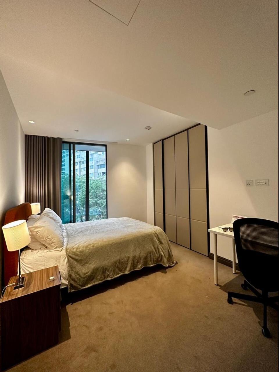Iconic Luxury 2 Bed 2 Bath Apartment *