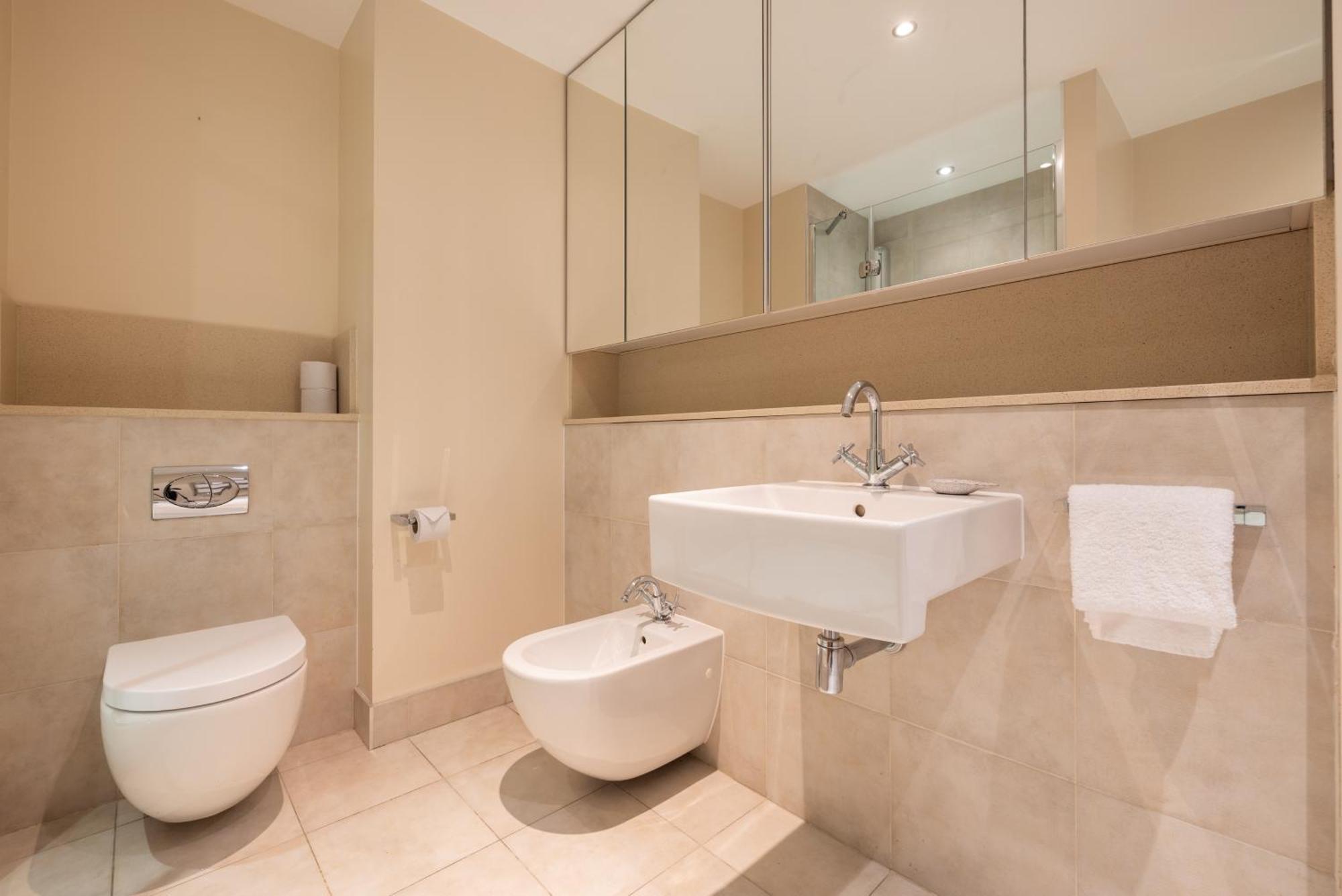 The Riverside - 3bdr With Balcony * London